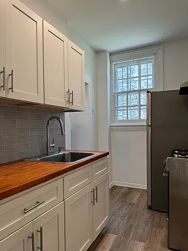 150 W Washington Ln #1A Photo 1
