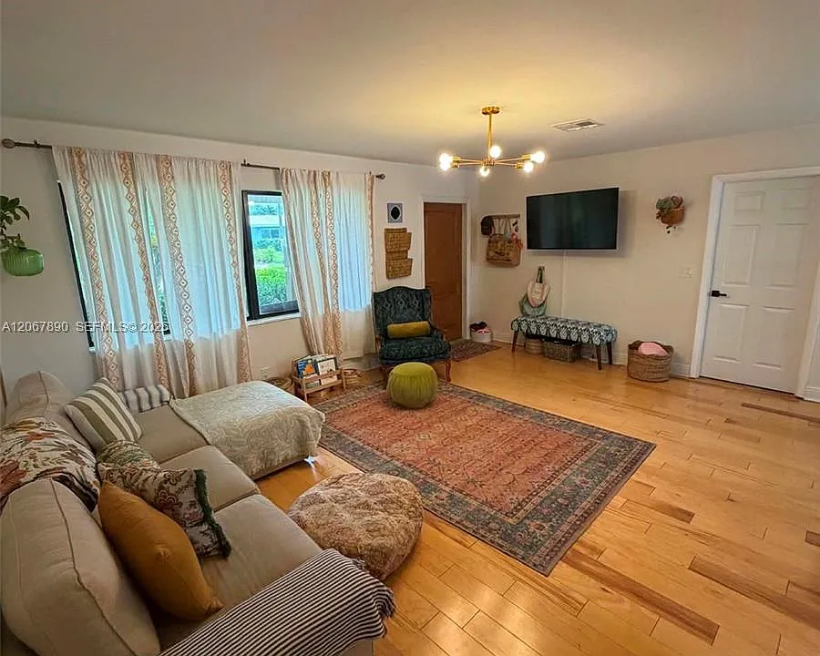 401 SE 3rd Pl