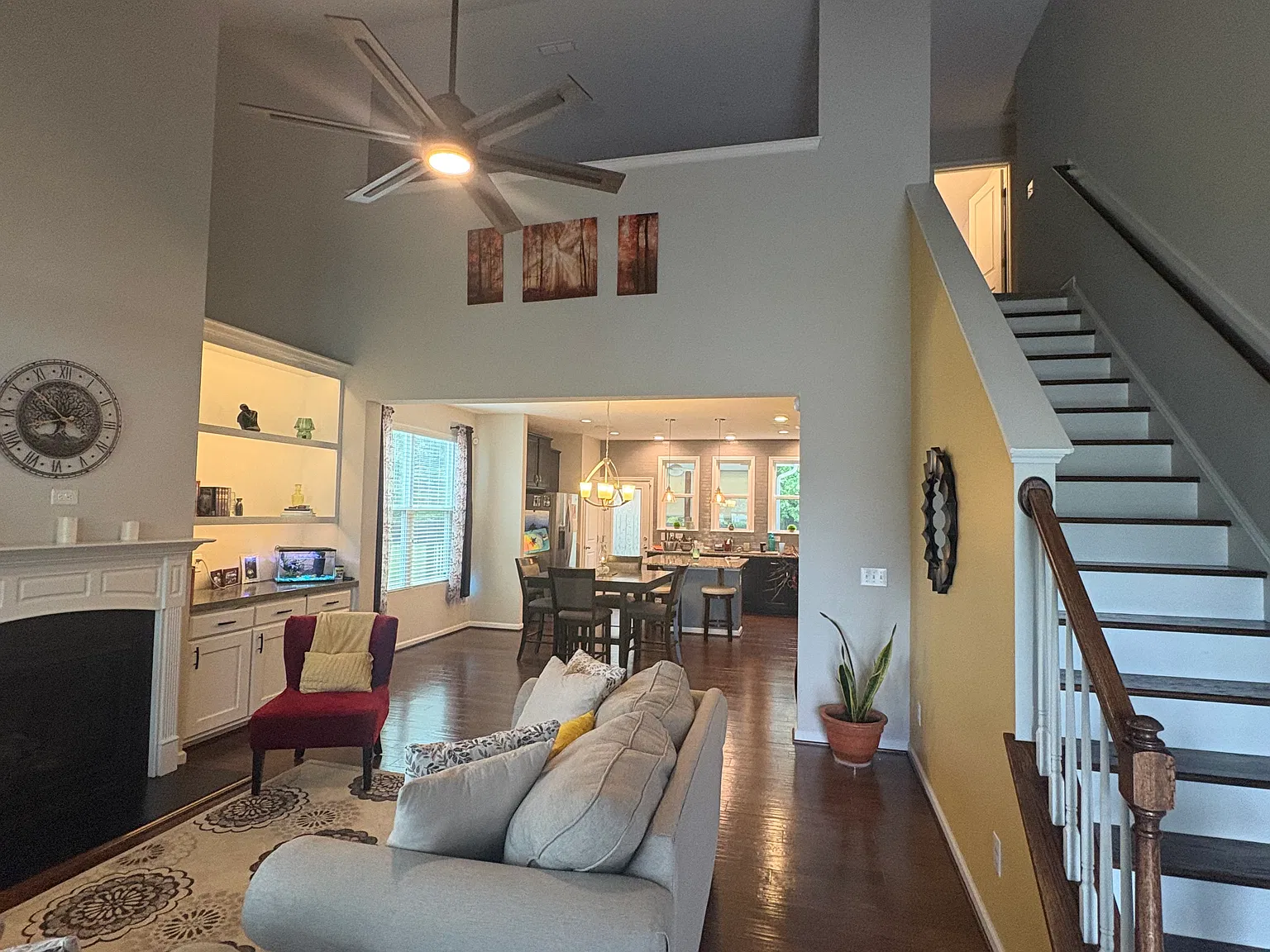3 bed, 2.5 bath, 2218 sqft, $2,695 — Photo 2