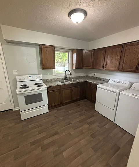 3210 Wyoming Ave — Photo 4