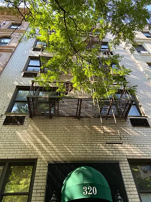 Rented by Manhattan Flats | media 21