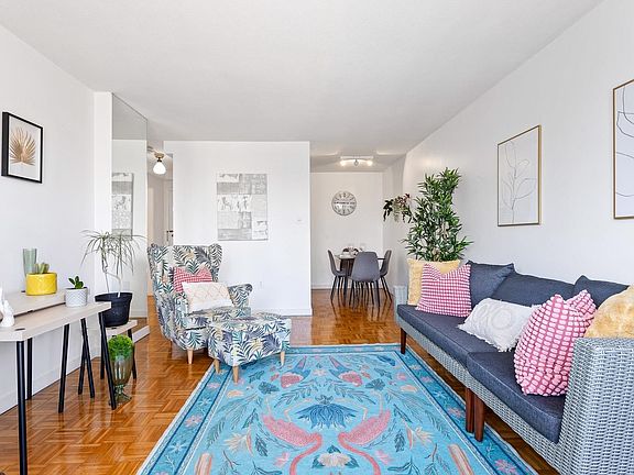 5th image of 1850 Comox St #601