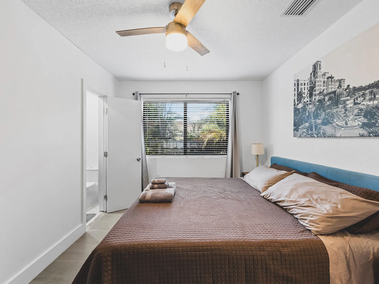 3 bed, 2.0 bath, 1100 sqft, $2,950 — Photo 3