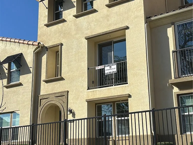 421 Camino Ruiz — Photo 4
