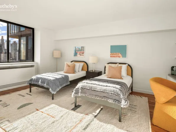 330 East 75th Street image 18 of 19