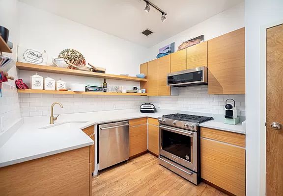 3rd image of 3625 Oxford Ave APT 1A