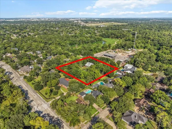 1304 Deepwood Dr, Friendswood, TX 77546