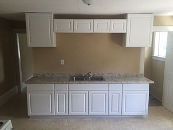 5th image of 2607 14th Ave S Unit A