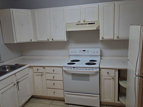 3rd image of 106 Graycliff Ct