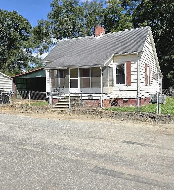 2 bed, 1.0 bath, 1000 sqft, $1,175 — Photo 1