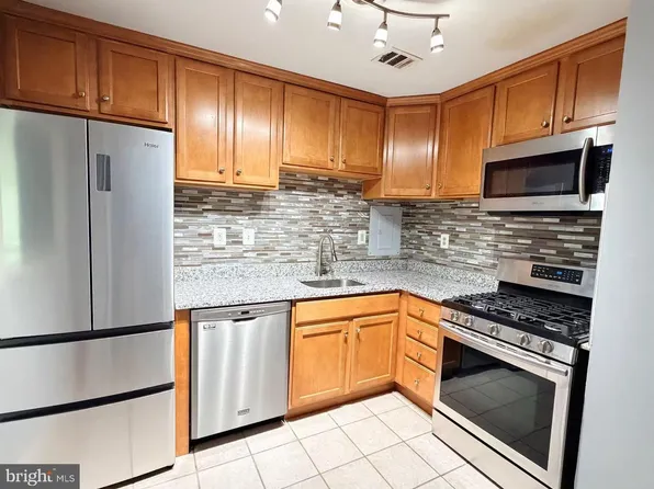 10570 Main St APT 404, Fairfax, VA 22030