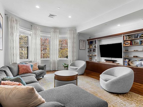 3rd image of 1471 Beacon St #Penthouse 10