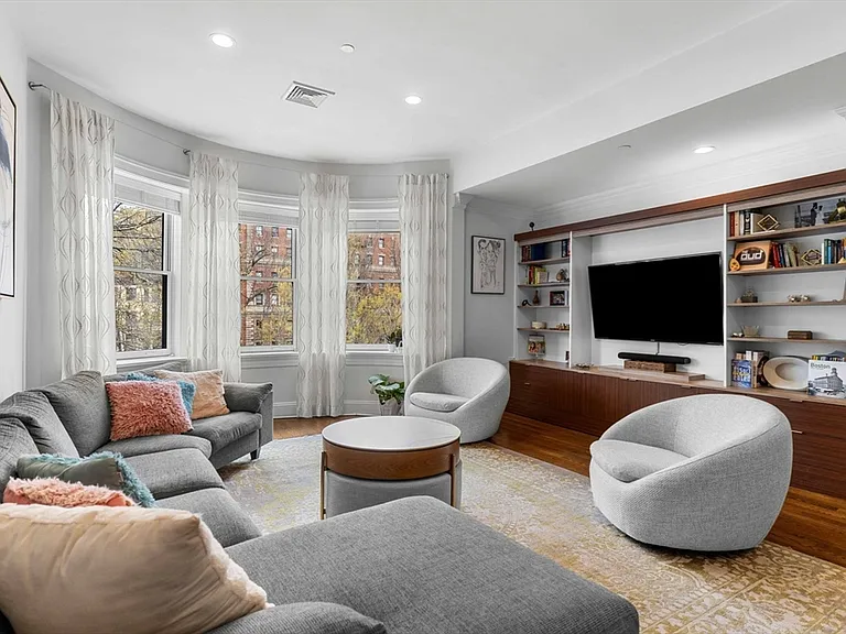 1471 Beacon St #Penthouse 10 — Photo 3