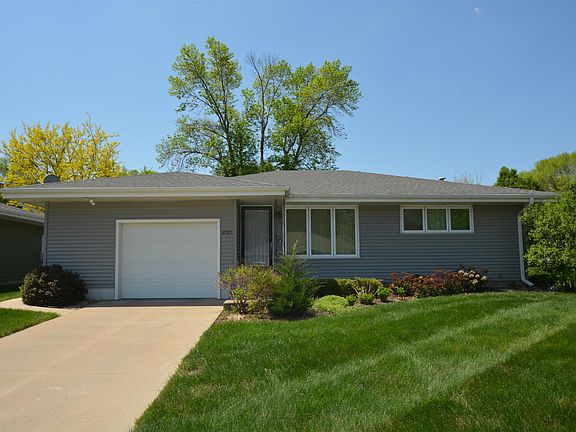 2nd image of 2725 Oleander Ct