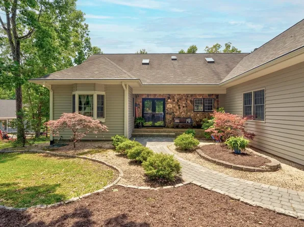 24 Goat Island Ct, Clarksville, VA 23927