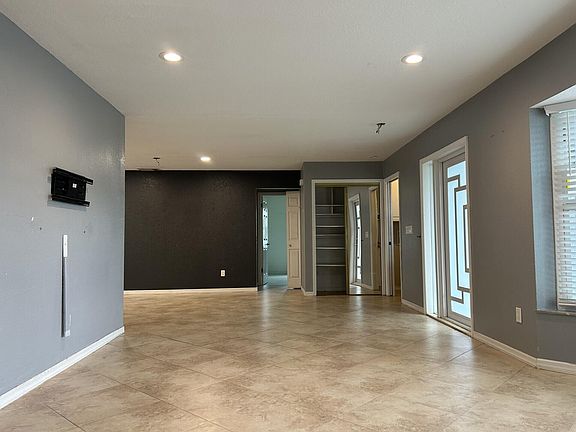 4th image of 2080 SE Elmhurst Road