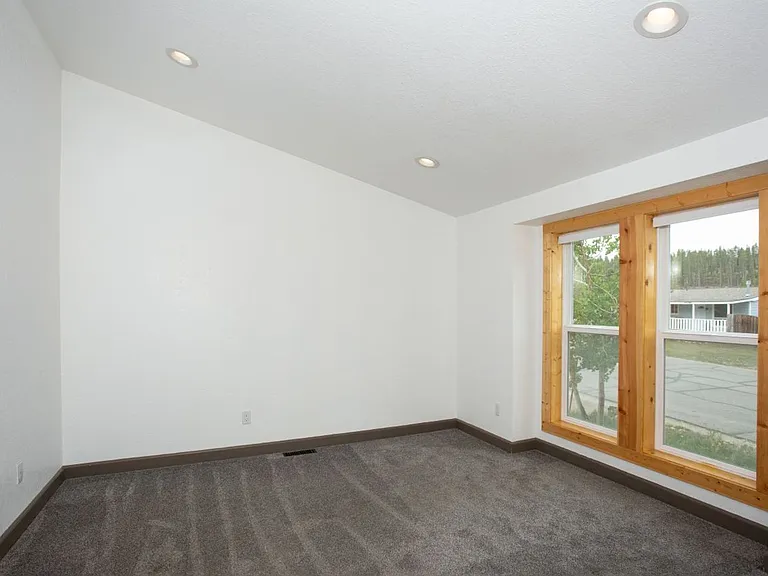 106 Reliance Dr — Photo 3