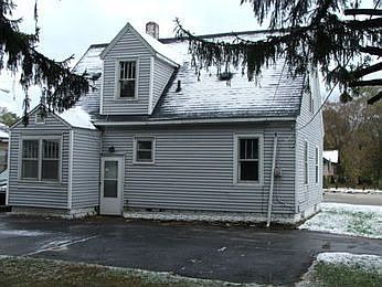 2nd image of 938 E Main St