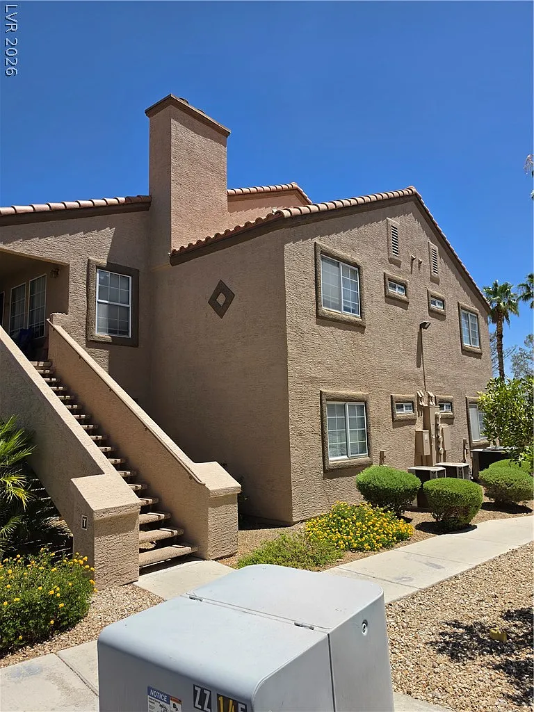 2 bed, 2.0 bath, 1072 sqft, $1,450 — Photo 2