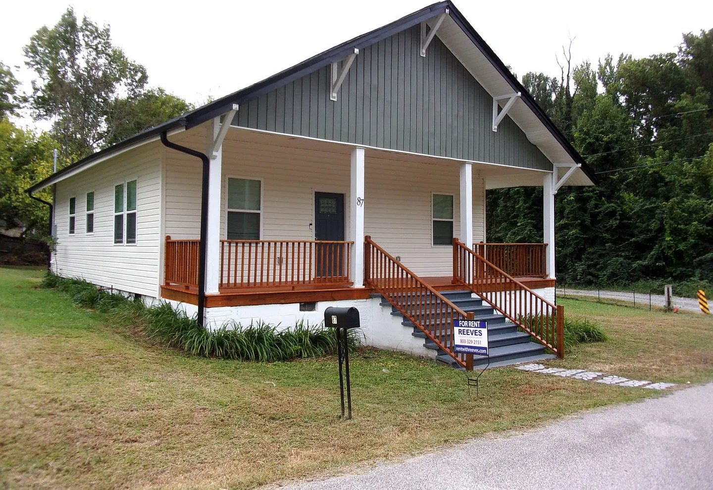 Beautifully Renovated 2 Bedroom 1 Bath Home - Minutes to Downtown Rock Hill — Photo 1
