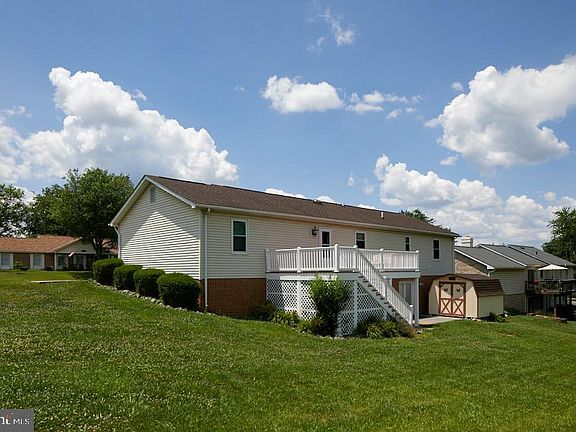 3rd image of 612 Meadow Ln