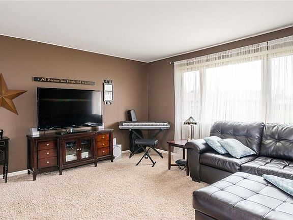4th image of 722 Nottingham Pl