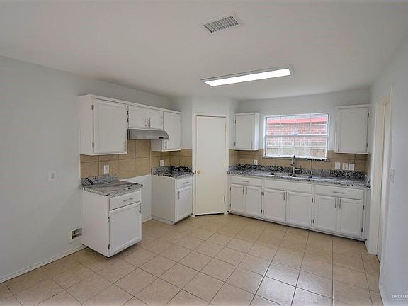 3rd image of 605 Viriole Ln