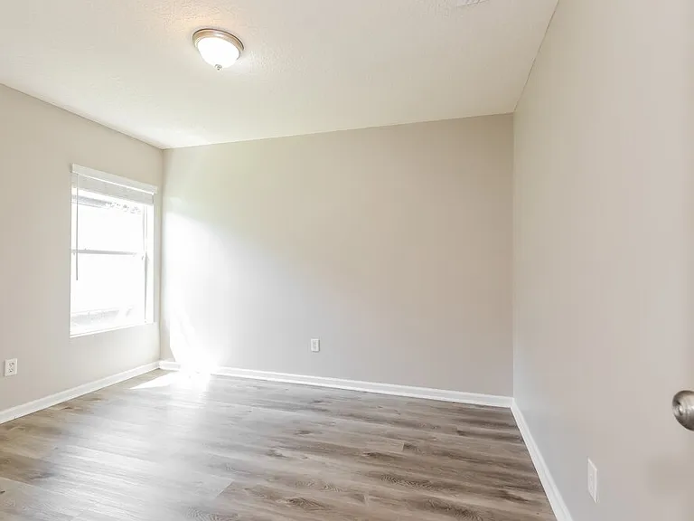 1033 Bains Lake Dr — Photo 13