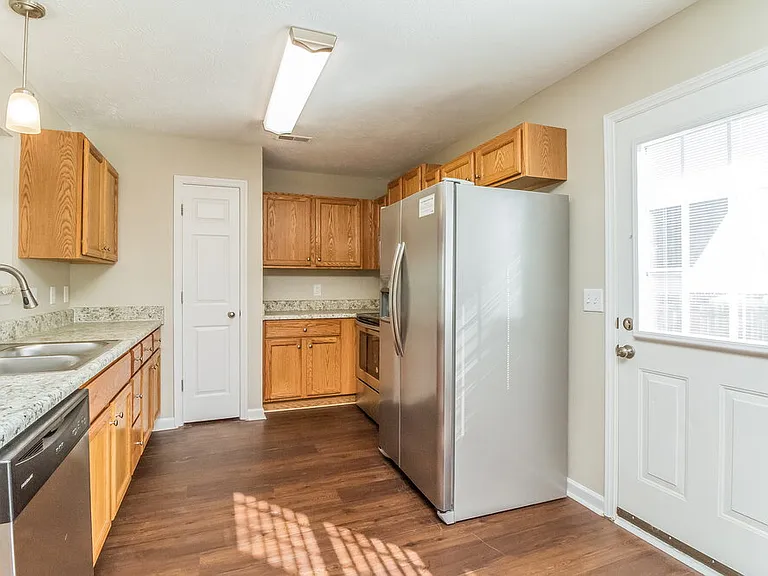 1449 Westview Dr — Photo 5