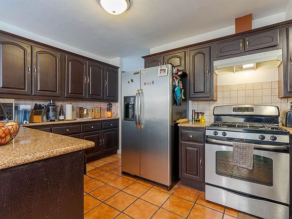 3rd image of 7520 Dinsdale St