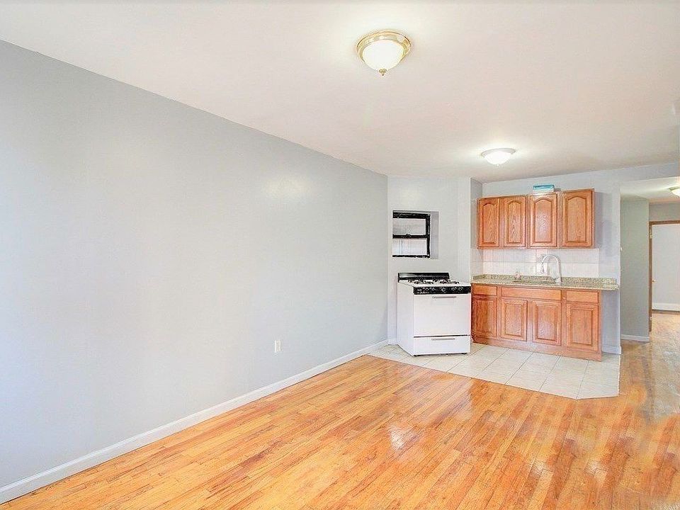 1st image of 250 4th Ave #4
