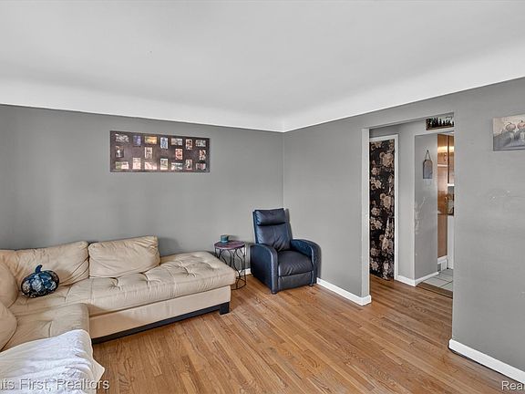 5th image of 9012 Roosevelt St