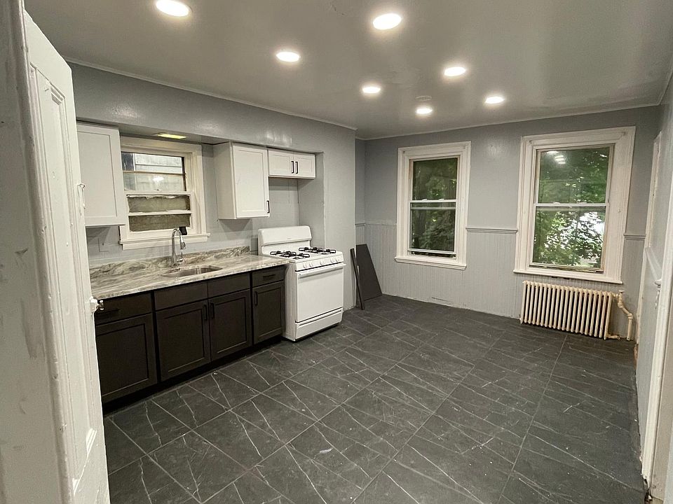 1st image of 84 Carpenter Ave Floor 2