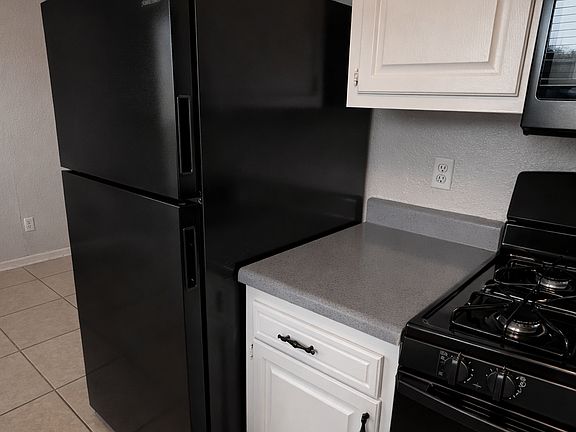 4th image of 327 Sunrise Ave #4