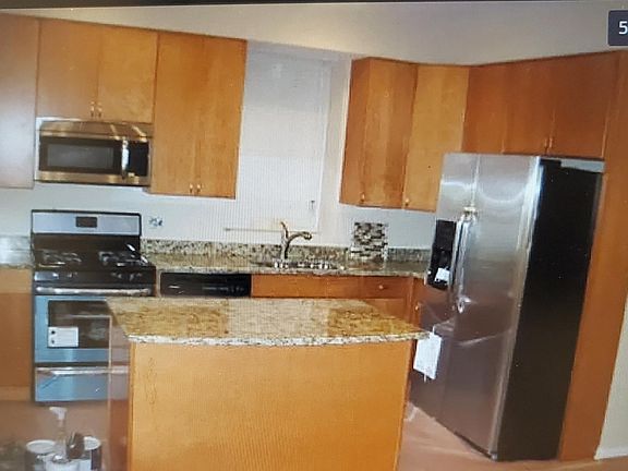 3rd image of 929 N Francisco Ave #1