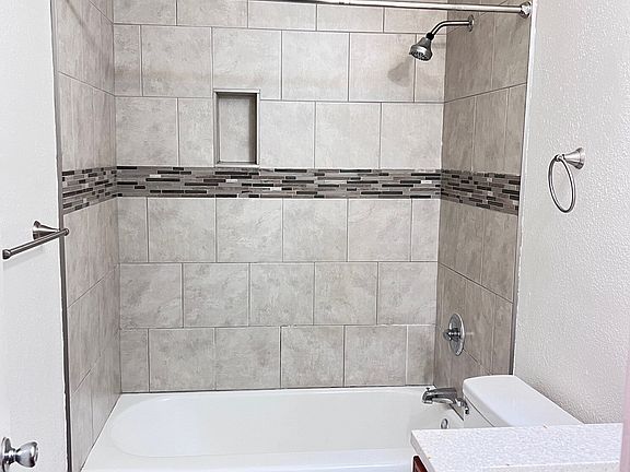 4th image of 1604 Belmoor Dr
