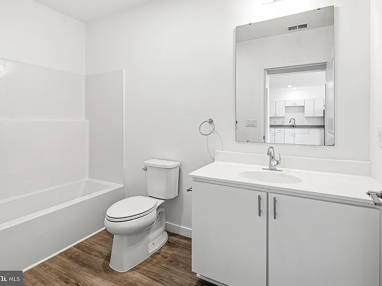 915 N Broad St #17-413 — Photo 8