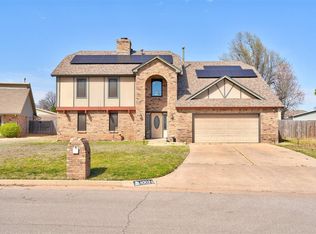 10025 Saint Helens Dr, Yukon, OK 73099