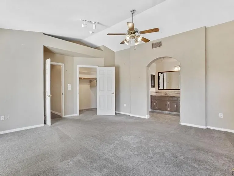 11005 Yorkshire Dr — Photo 3