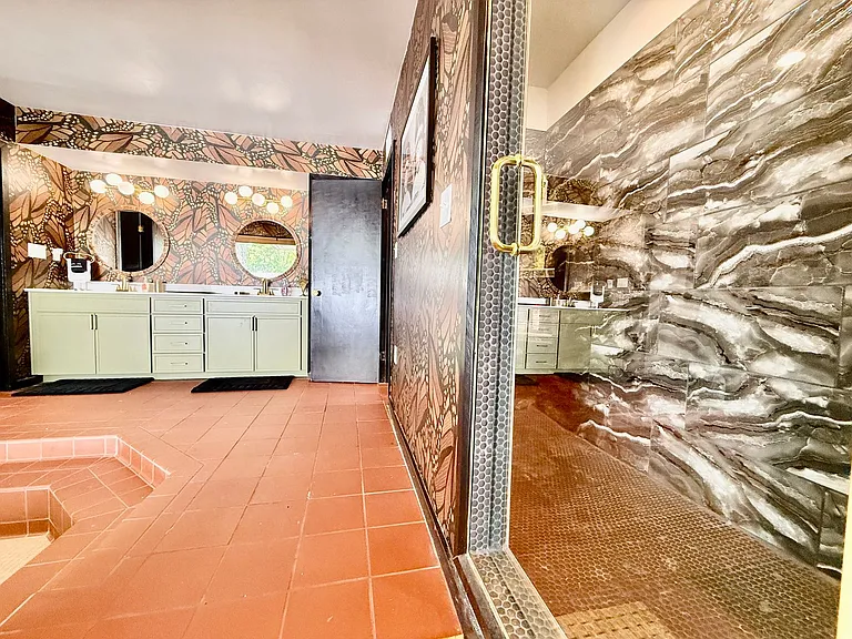 527 Valewood Ln — Photo 37