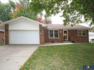 3733 Timberline Ct, Lincoln, NE 68506