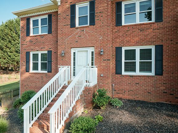 3rd image of 1572 Berkshire Farm Dr