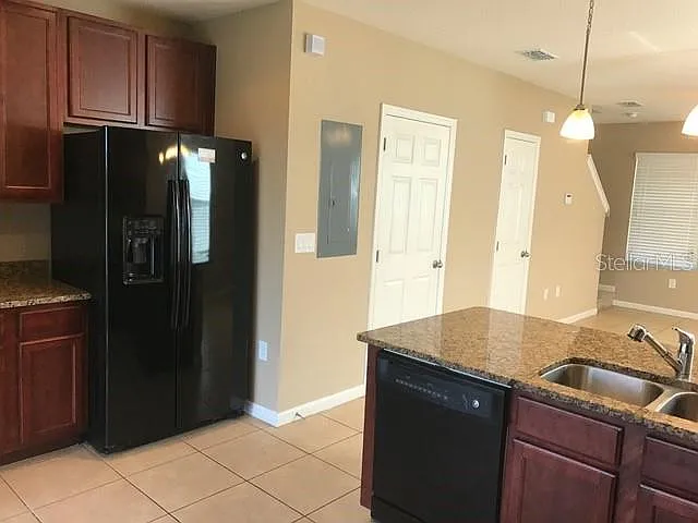 2 bed, 2.5 bath, 1076 sqft, $1,700 — Photo 4