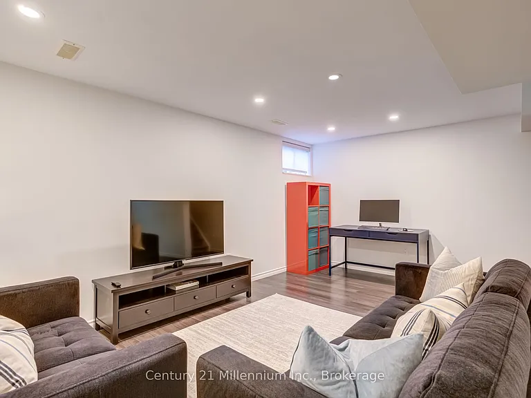 37 Silver Glen Blvd — Photo 33