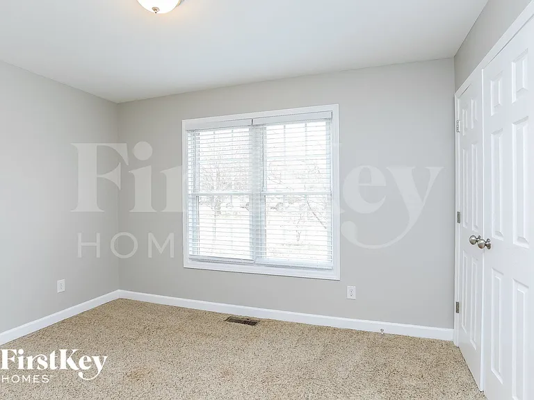425 Kellywood Ct — Photo 12