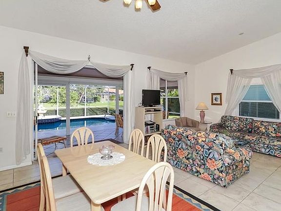 2nd image of 9635 Knightsbridge Cir