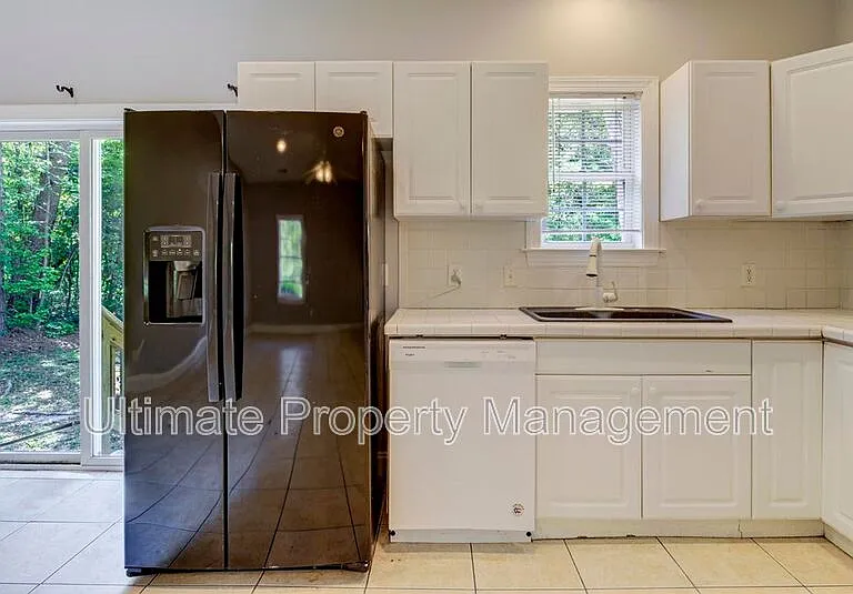 220-1 Rose Ave — Photo 7