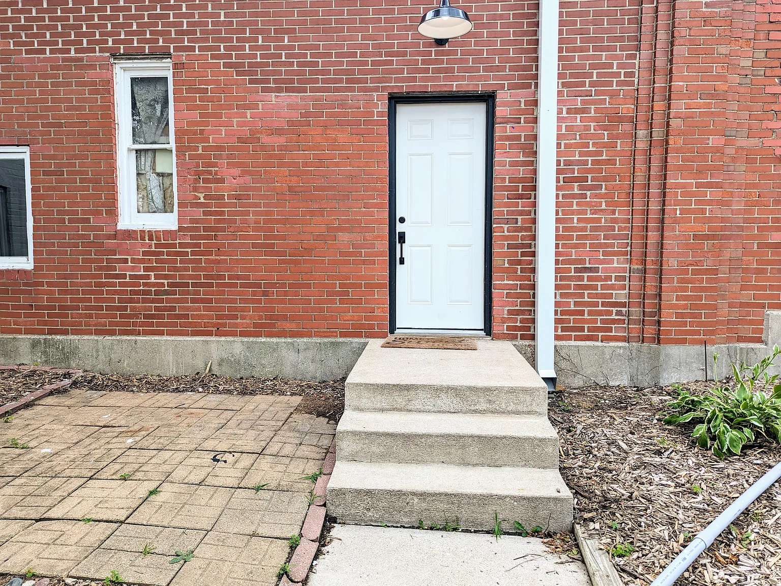 3 bed, 1375 sqft, $1,450 — Photo 1