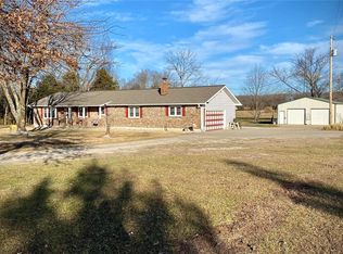 22423 Green Hills Rd, Lebanon, MO 65536