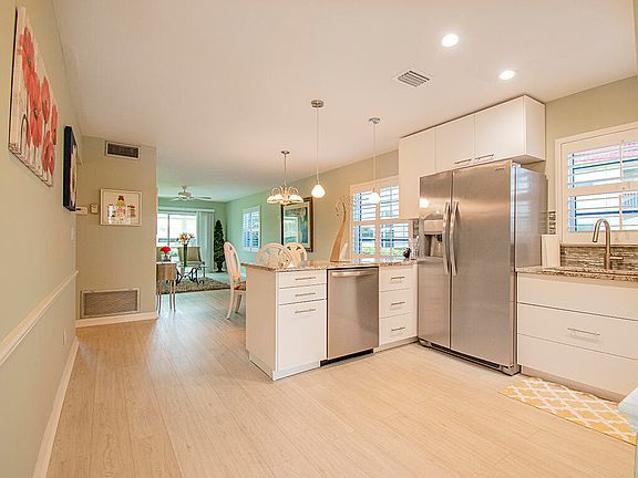 4th image of 98 Spring Lake Drive #101
